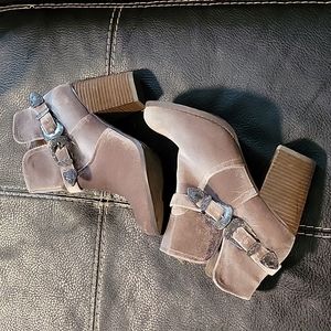 Womens Not Rated BUCKLE Boot. Taupe color. Size 7.